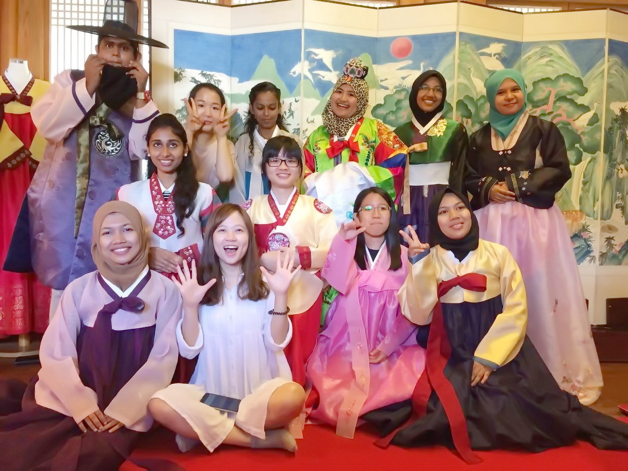 Sinh viên Việt Nam tham gia chương trình giao lưu văn hóa tại Hàn Quốc