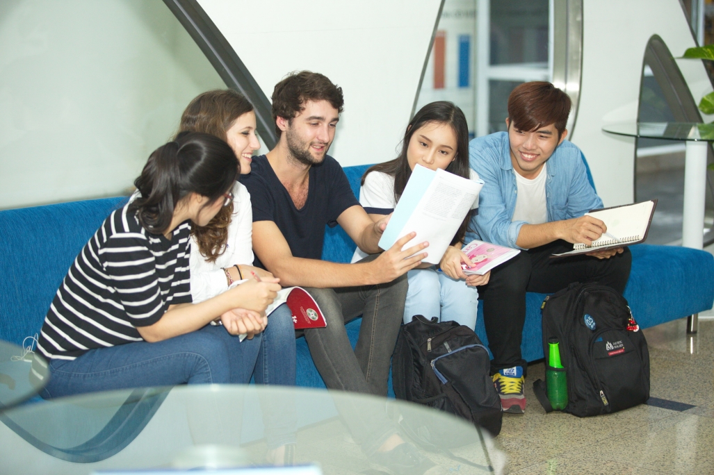 Sinh viên dễ dàng giao lưu hội nhập với bạn bè quốc tế