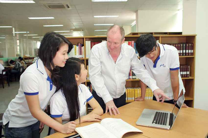 Liên kết đào tạo quốc tế cho học viên cơ hội được trau dồi ngoại ngữ và học hoàn toàn với chuyên gia nước ngoài
