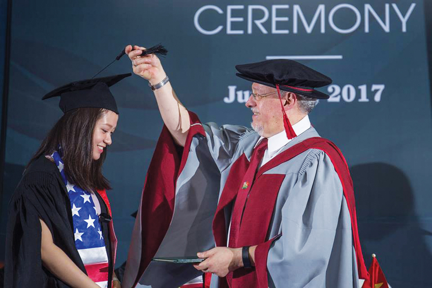Lễ nhận bằng tốt nghiệp của sinh viên theo học các chương trình liên kết đào tạo quốc tế